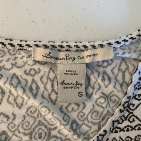 🟢AMERICAN RAG White/Black Aztec design crop top S - Picture 4 of 8